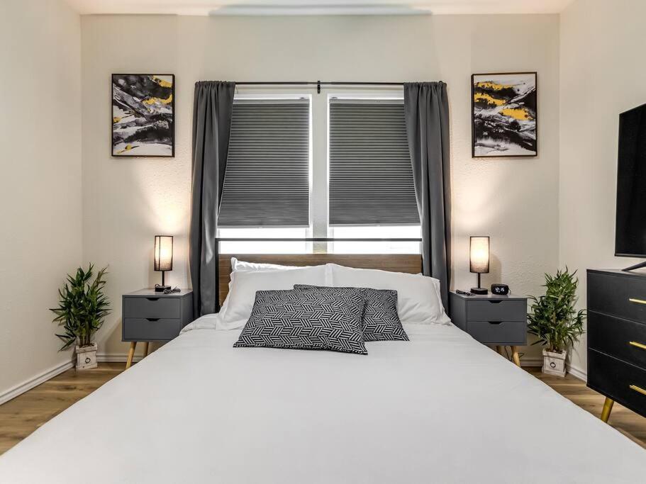 Stylish & Serene Modern Retreat バートルズビル エクステリア 写真